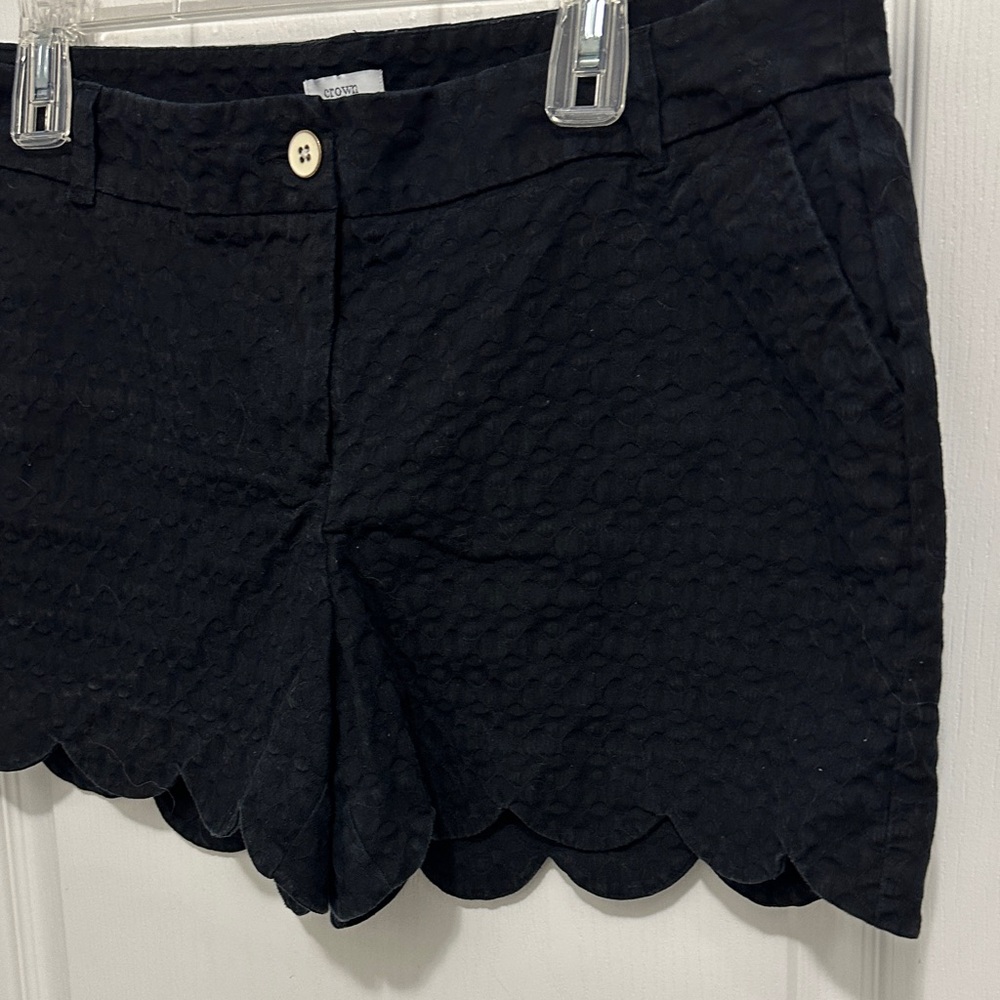 Crown & Ivy Black Scalloped High Waist Shorts - Picture 4 of 7